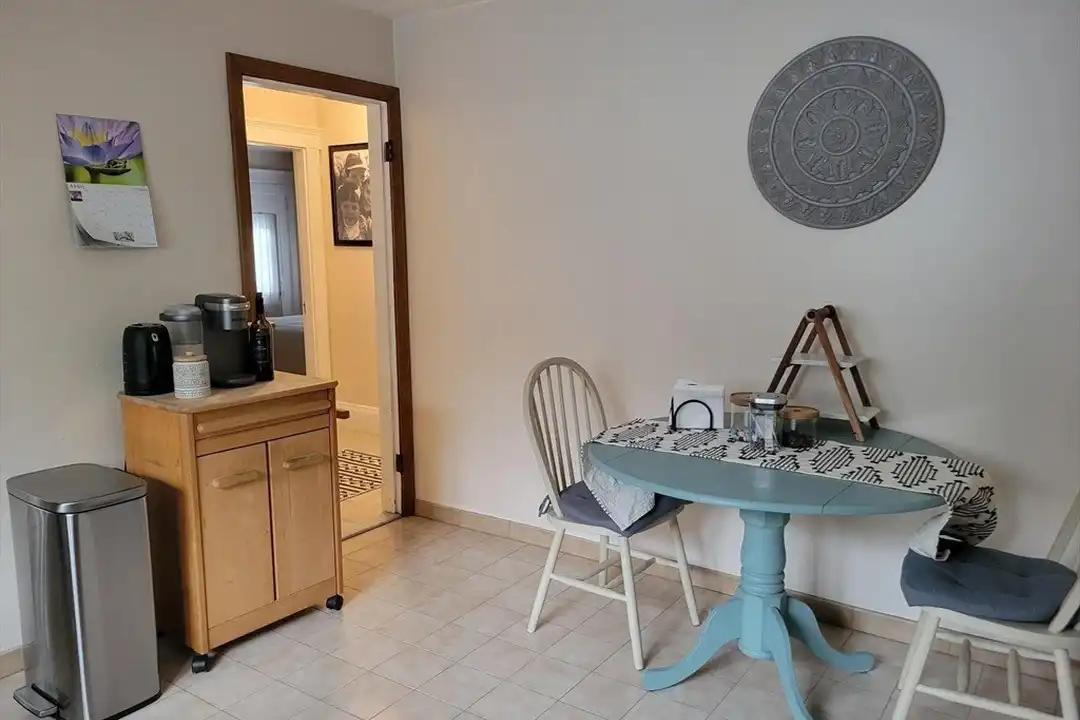 37 S Waverly St #2 – další