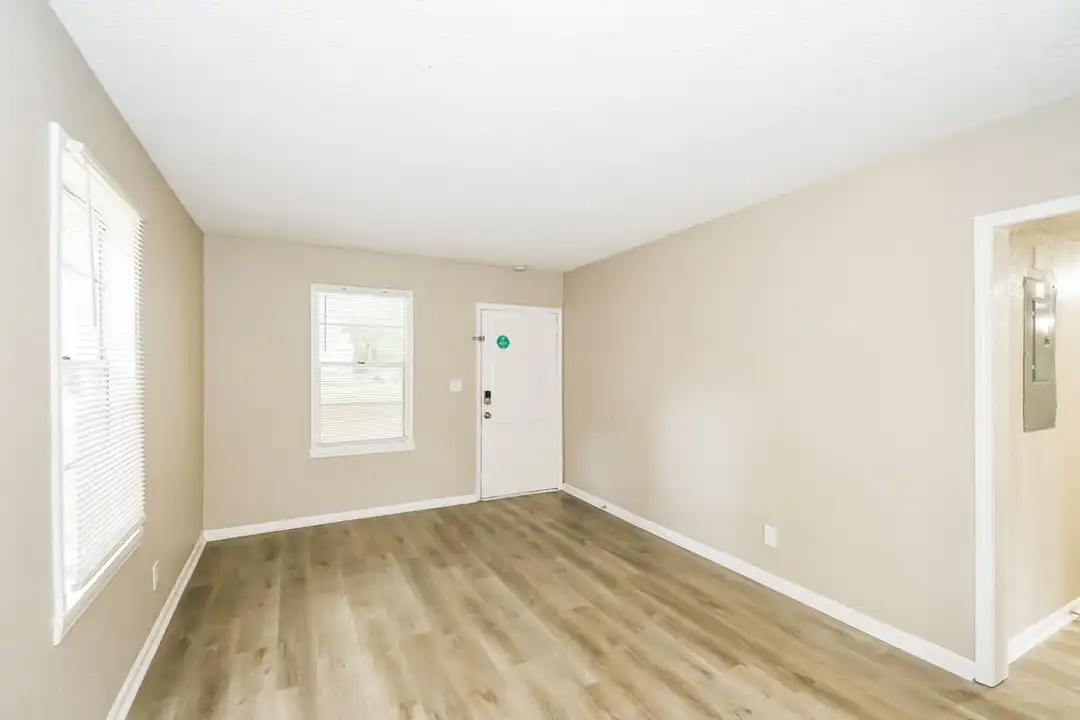 1031 Bunker Hill Blvd – pohled 5