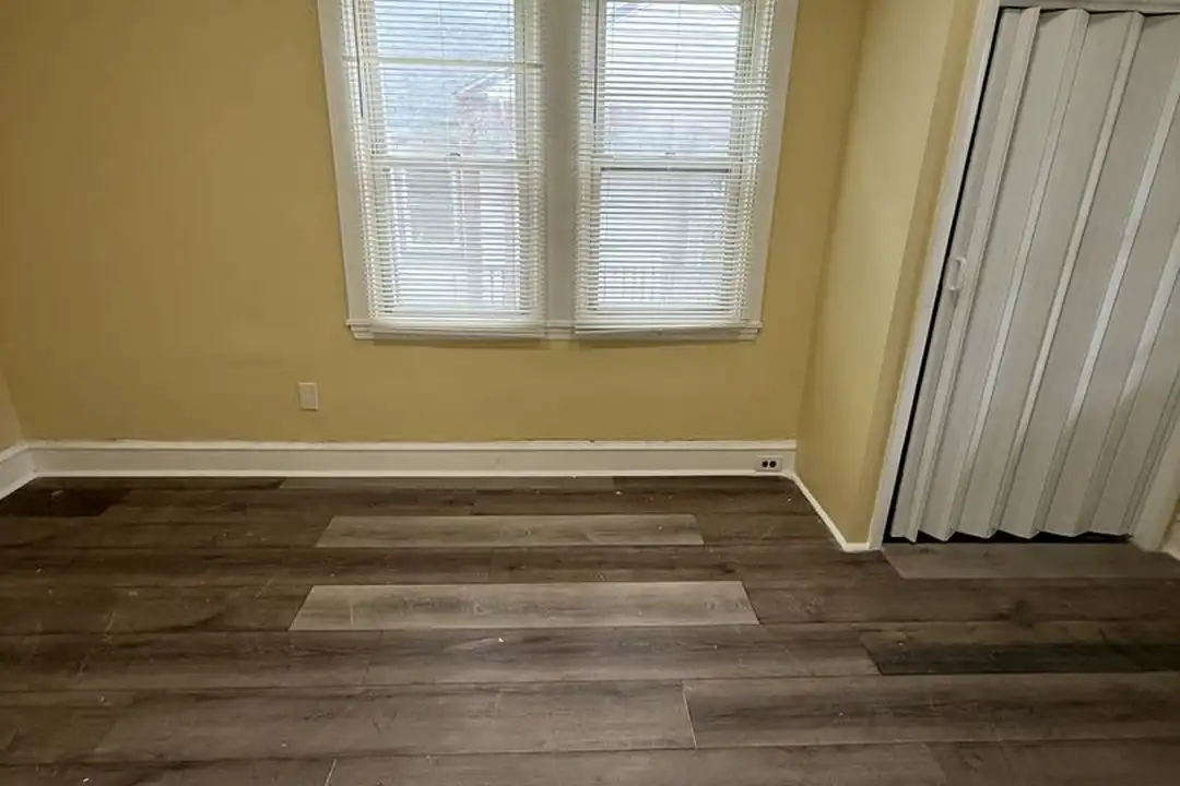 1127 Woodland Ave unit 1st Floor Front - More