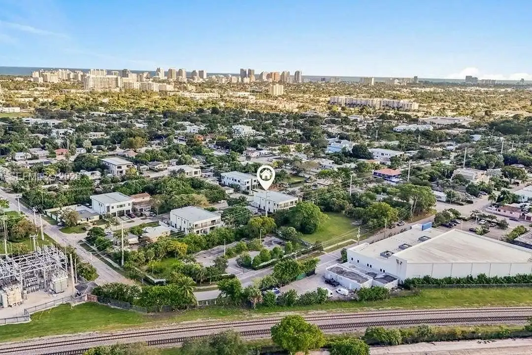 1321 NE 13th Ave - View 6