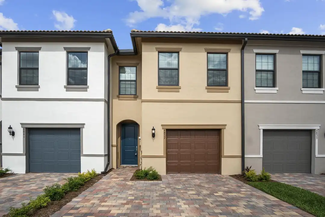 4837 Chantilly Rd - View 2