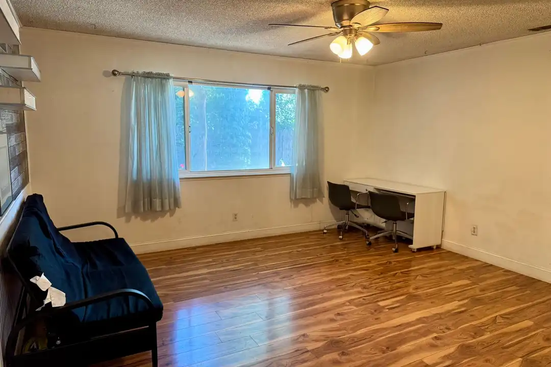 House in Merced - View 5