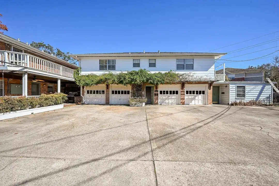 2821 Eastgrove Ln - View 3