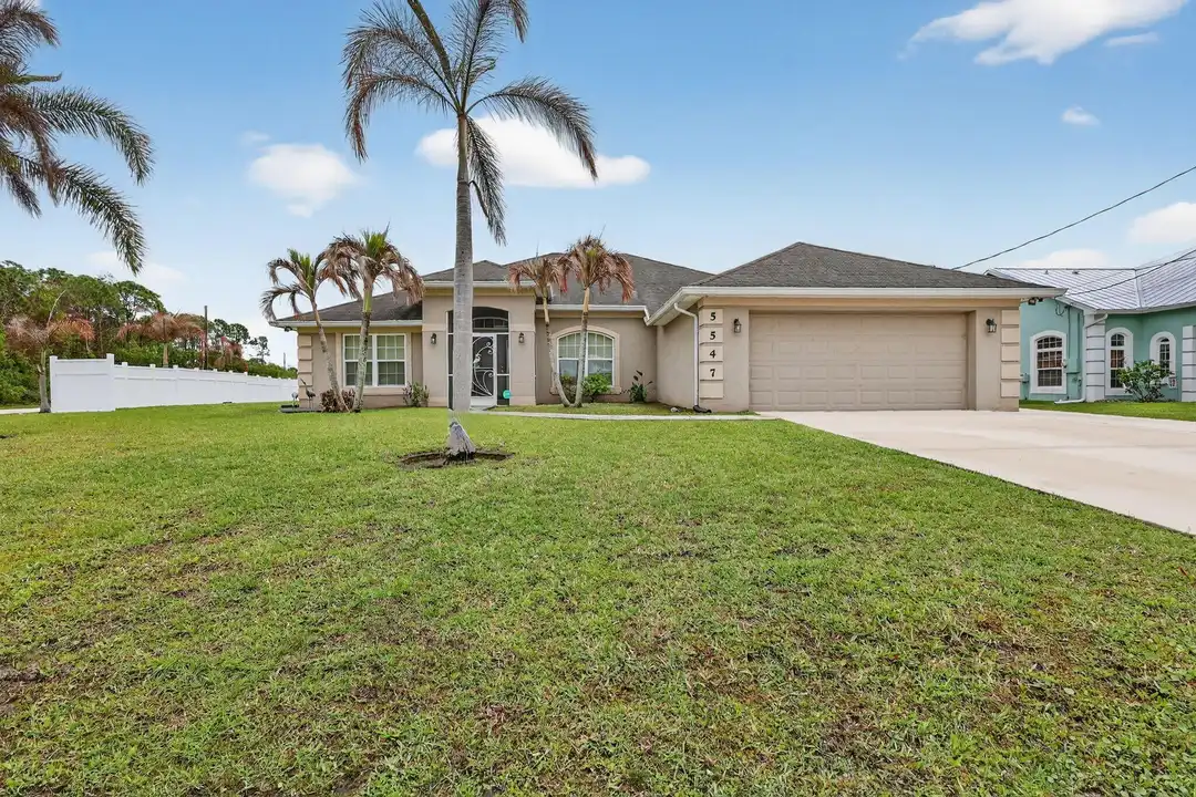 5547 NW Cordrey St - View 3