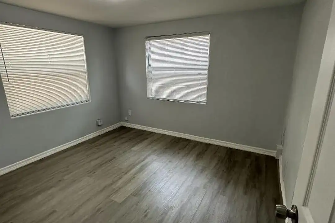 9050 7th Ave – pohled 2