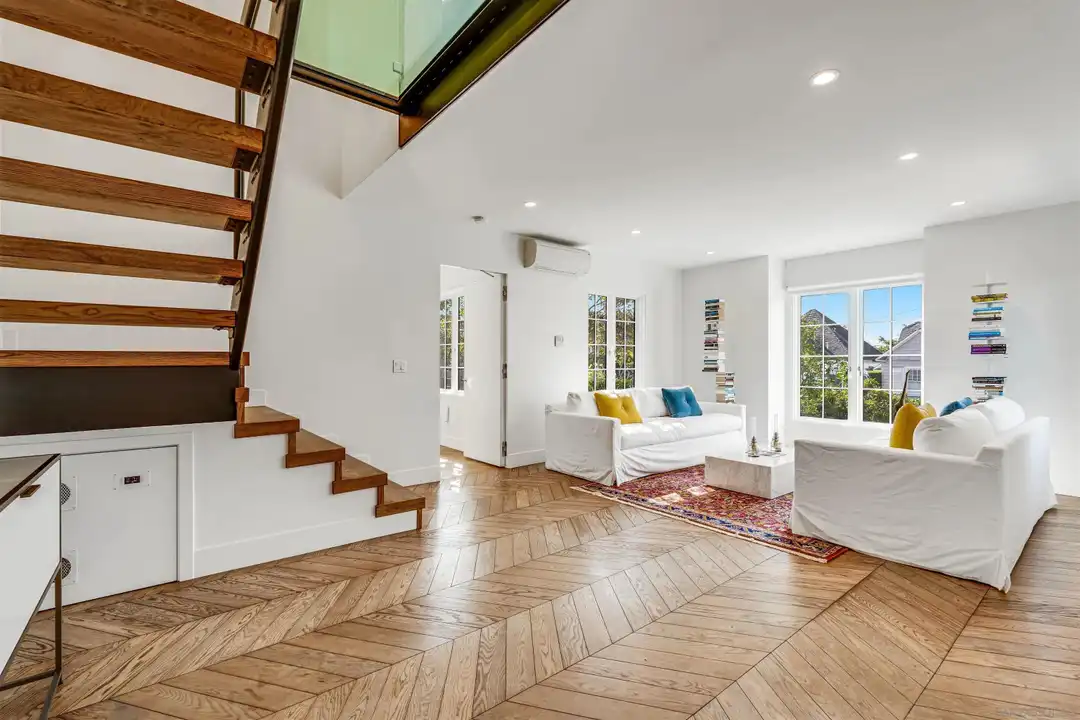 7135 Olivetas Ave – další