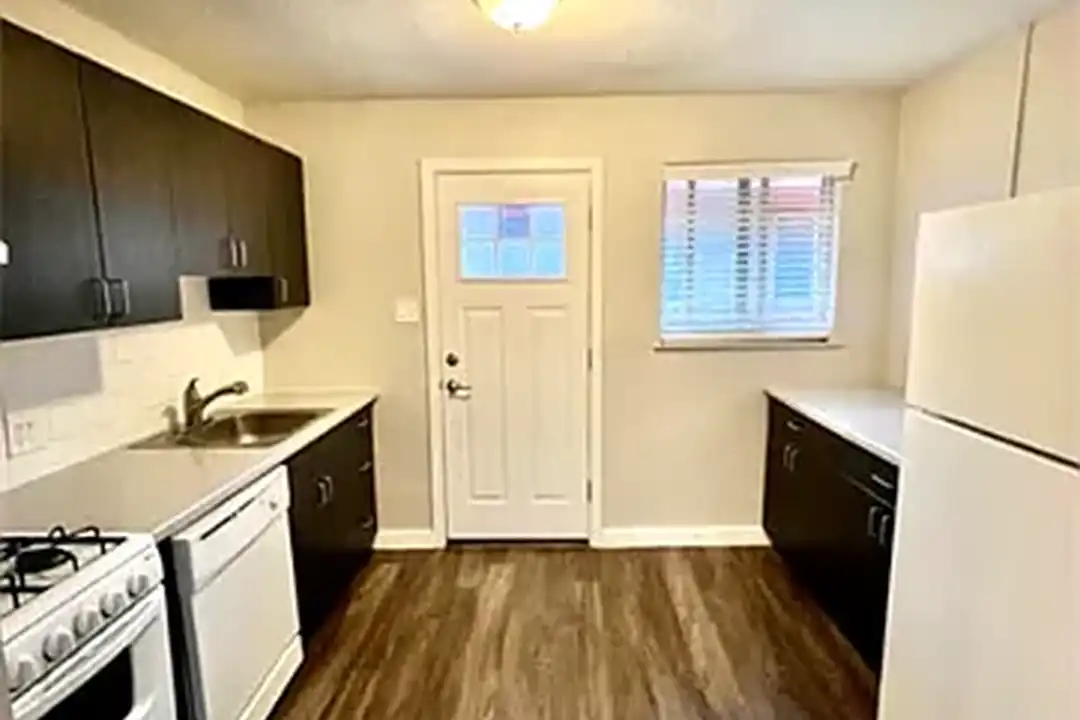 24th Street Apartments – photo 1