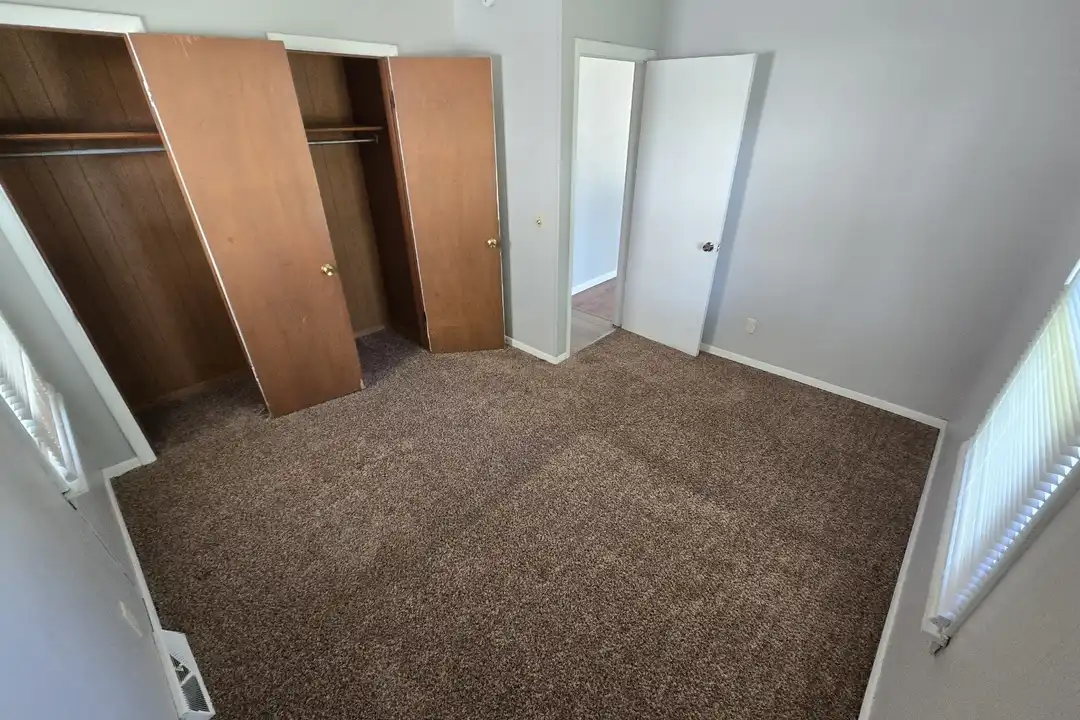 449 4th St E - View 4