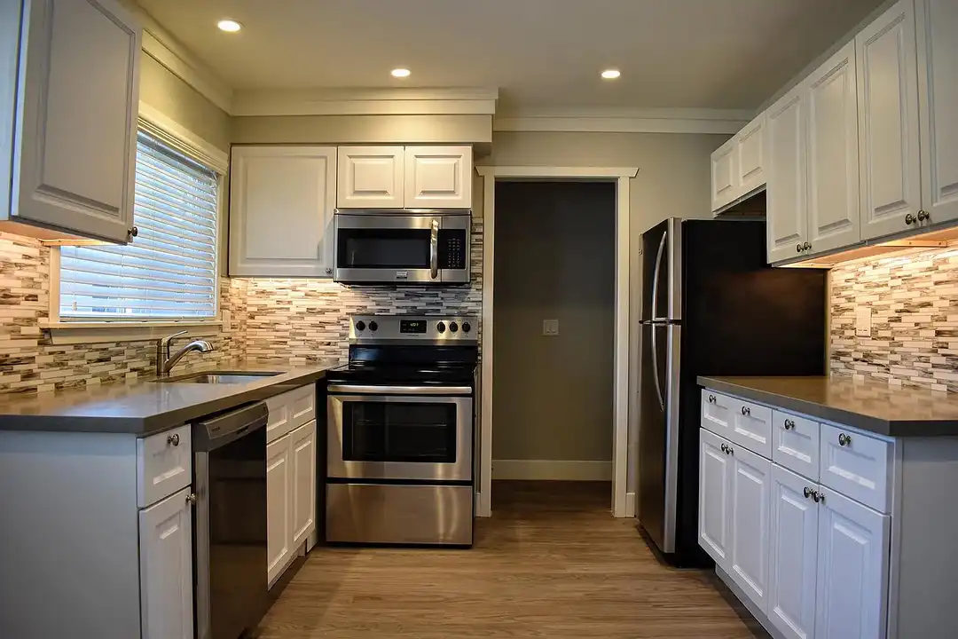 Americana La Crescenta - View 6
