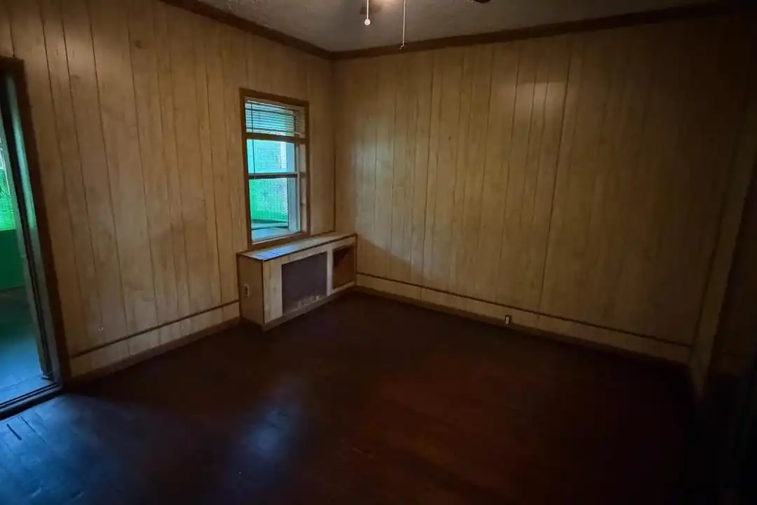 1919 16th St SE - More
