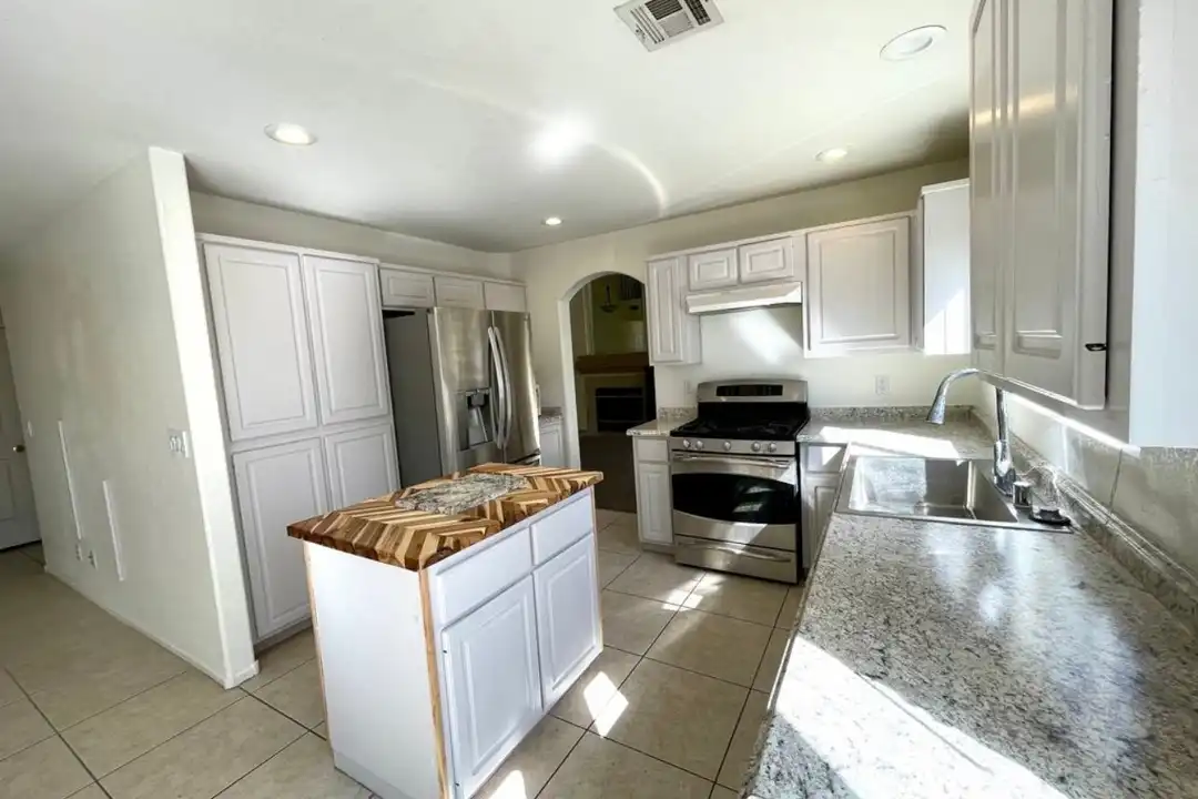 250 Camelback Ridge Ave - View 2