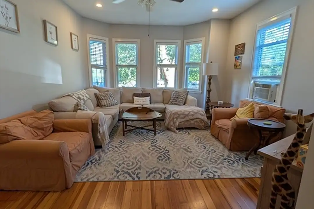186 Amory St unit 1 - Widok 3