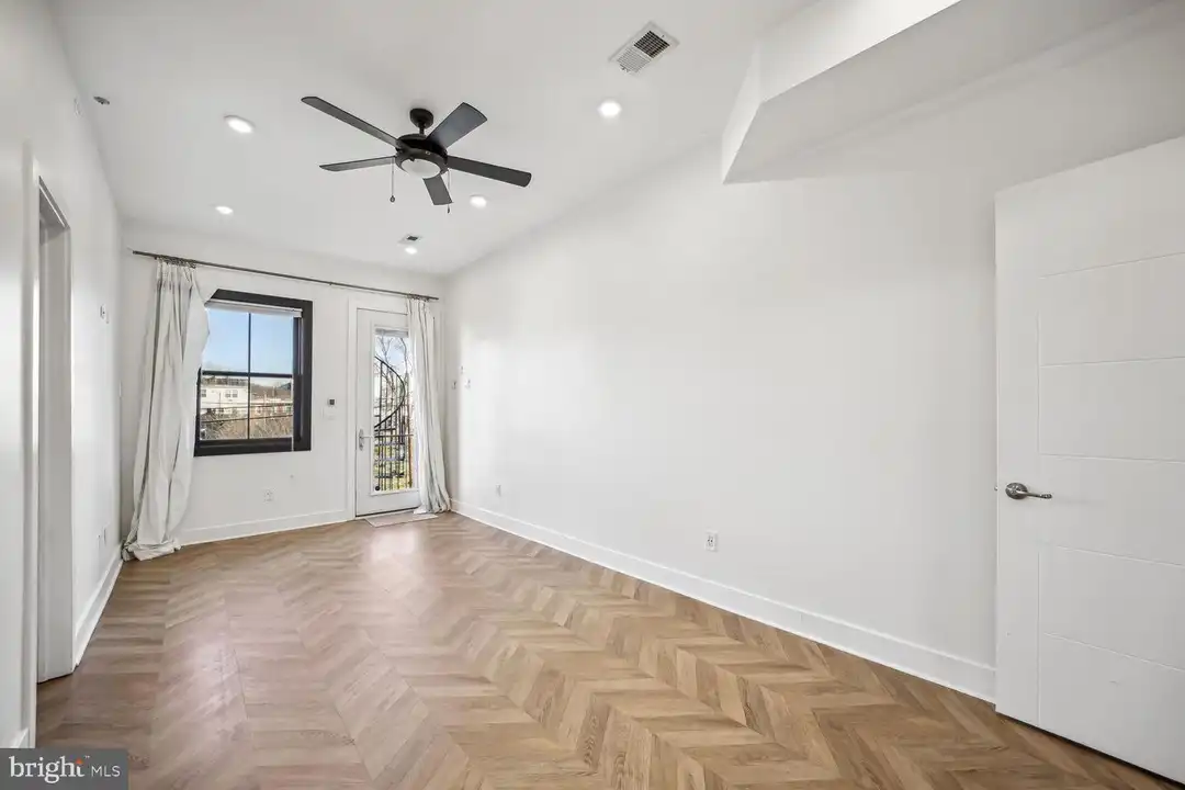 2012 D St NE unit 3 - More