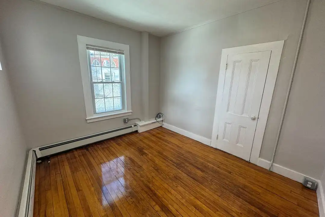 16 Glidden St unit 6 - More