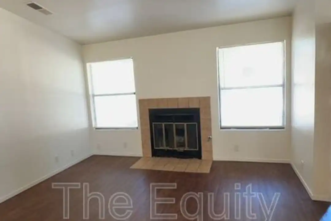 4316 W Douglas Ave - View 4