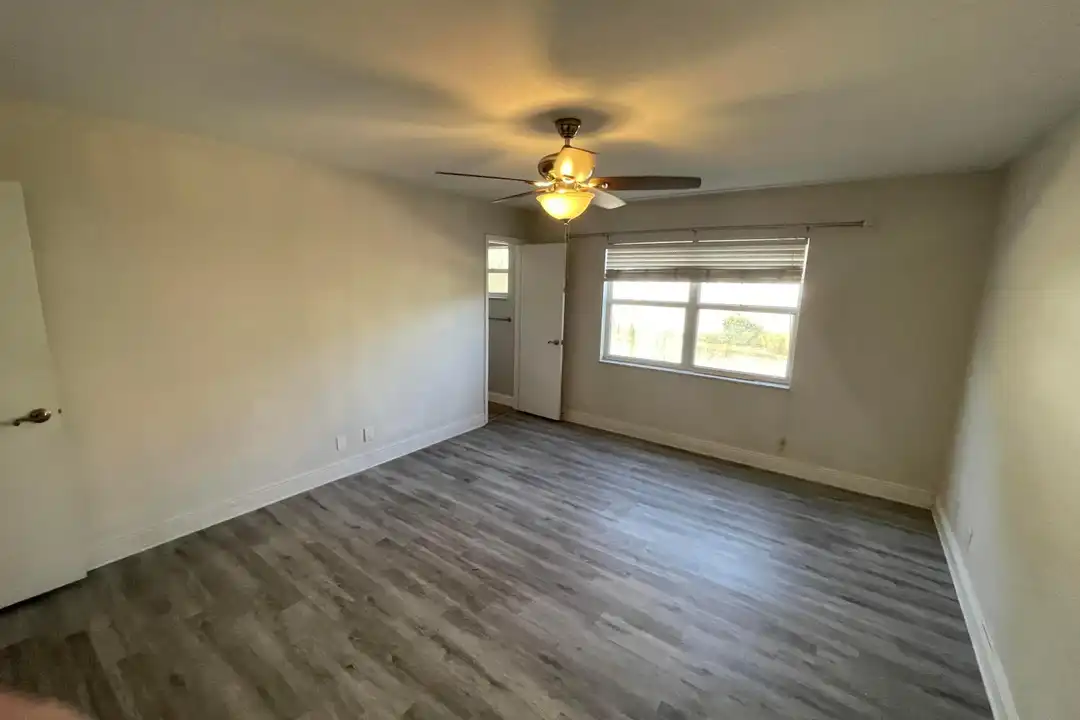 9073 SE Hobe Ridge Ave - More