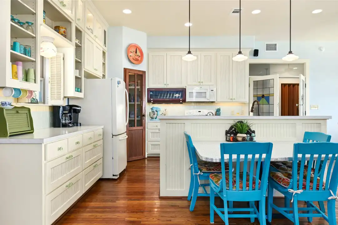 1009 Lauder Dr - View 2