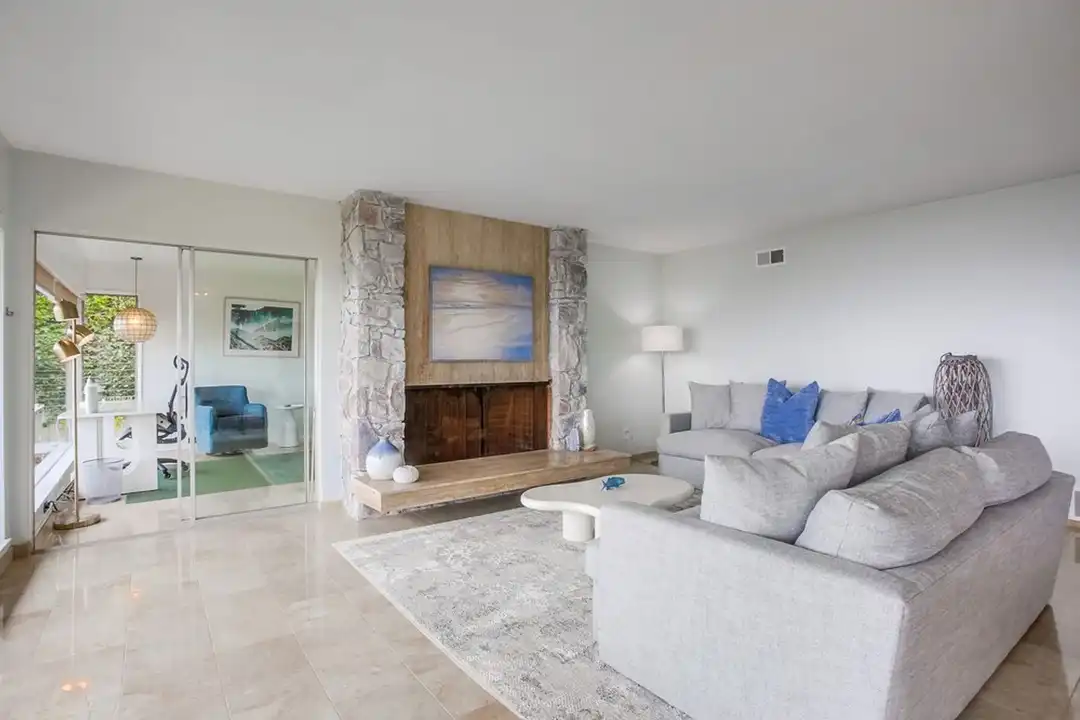 8302 Prestwick Dr – další