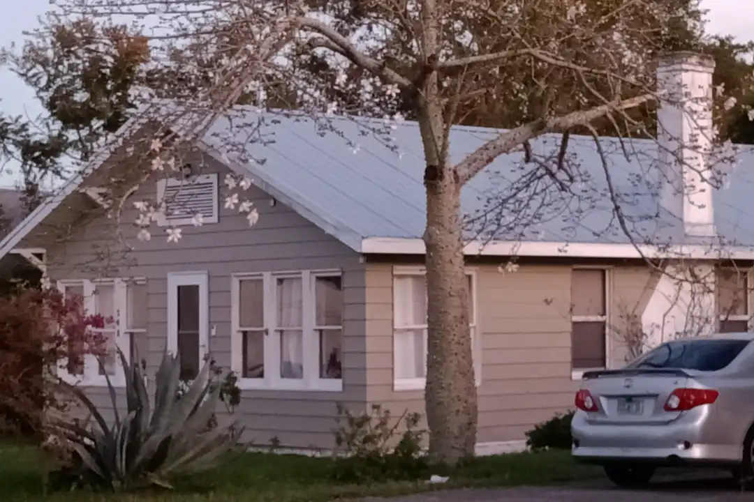 308 W Smith Ave – photo 1 of 20