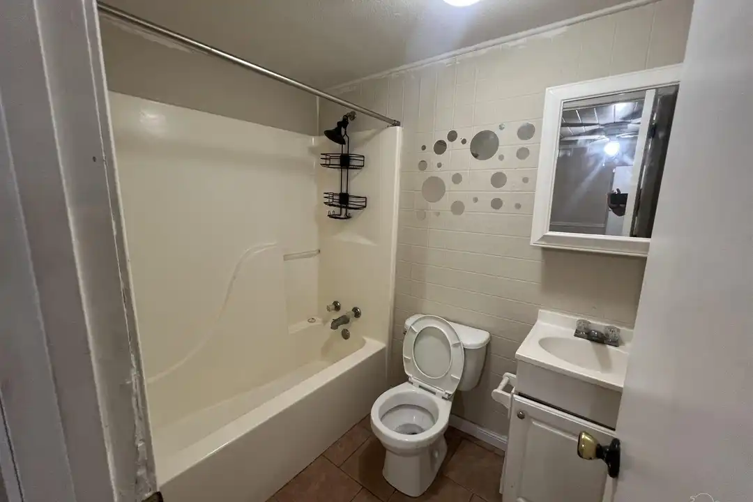 1036 Hawthorn Dr #B - View 6
