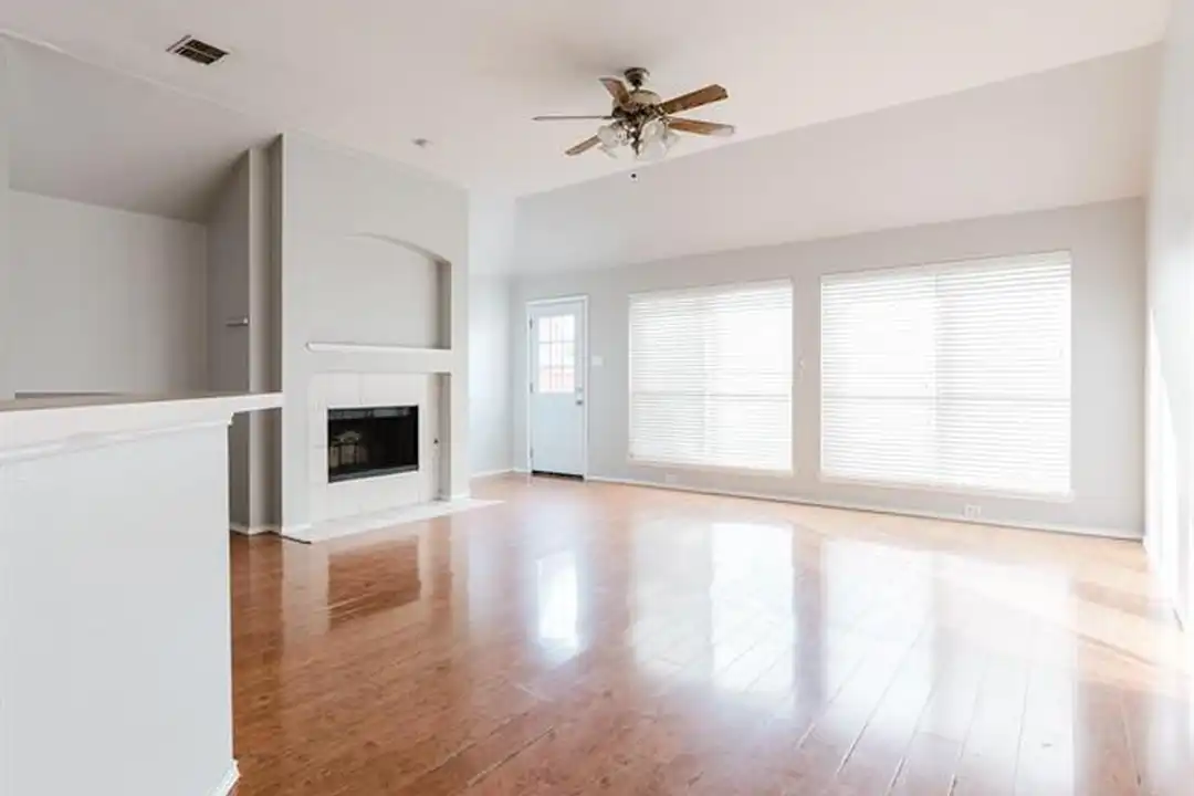 1514 Clear Creek Dr - View 2