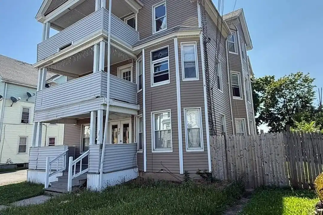 727 East St – photo 1