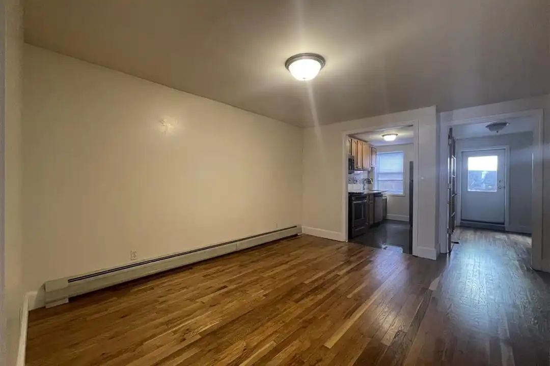 204 Christopher Columbus Dr unit 1 - View 5