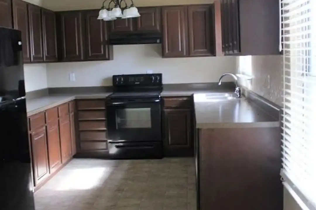 901 Hill St - View 2