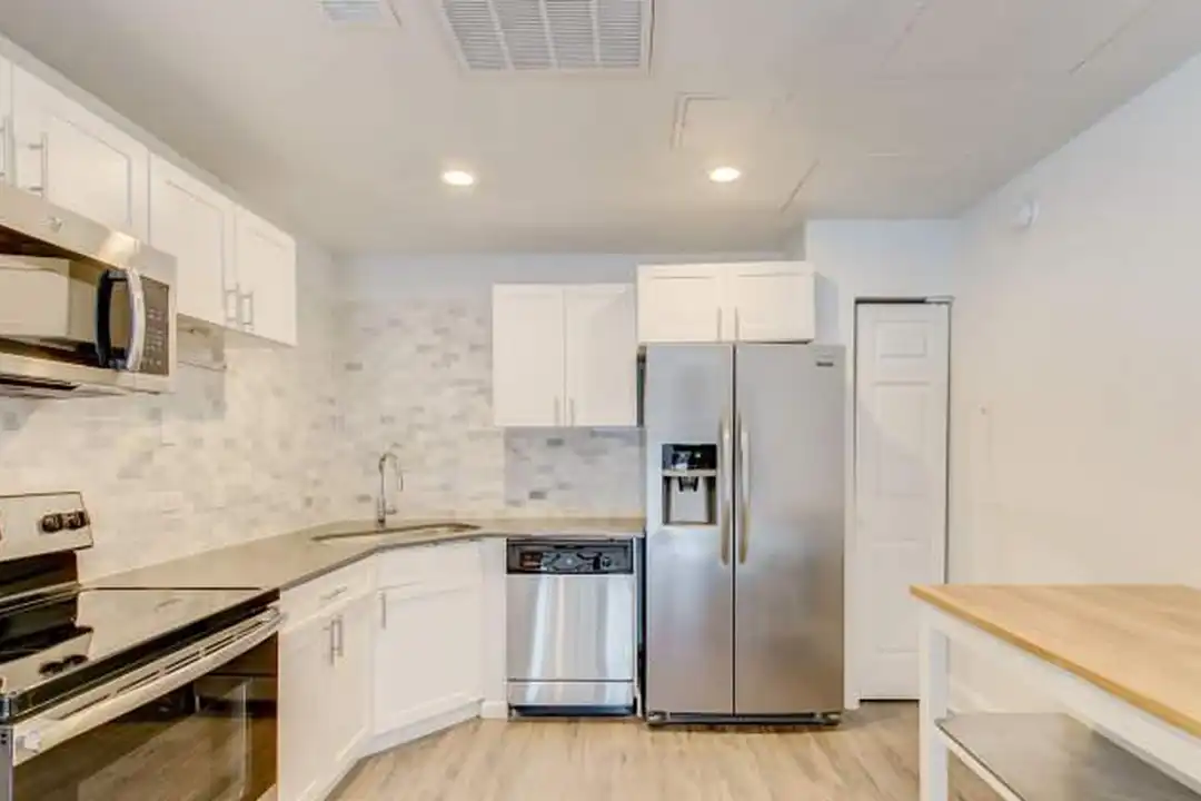 410 W 7th St unit # 107 - View 3