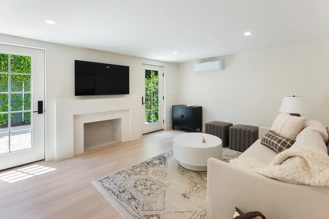 8752 Ashcroft Ave - View 2
