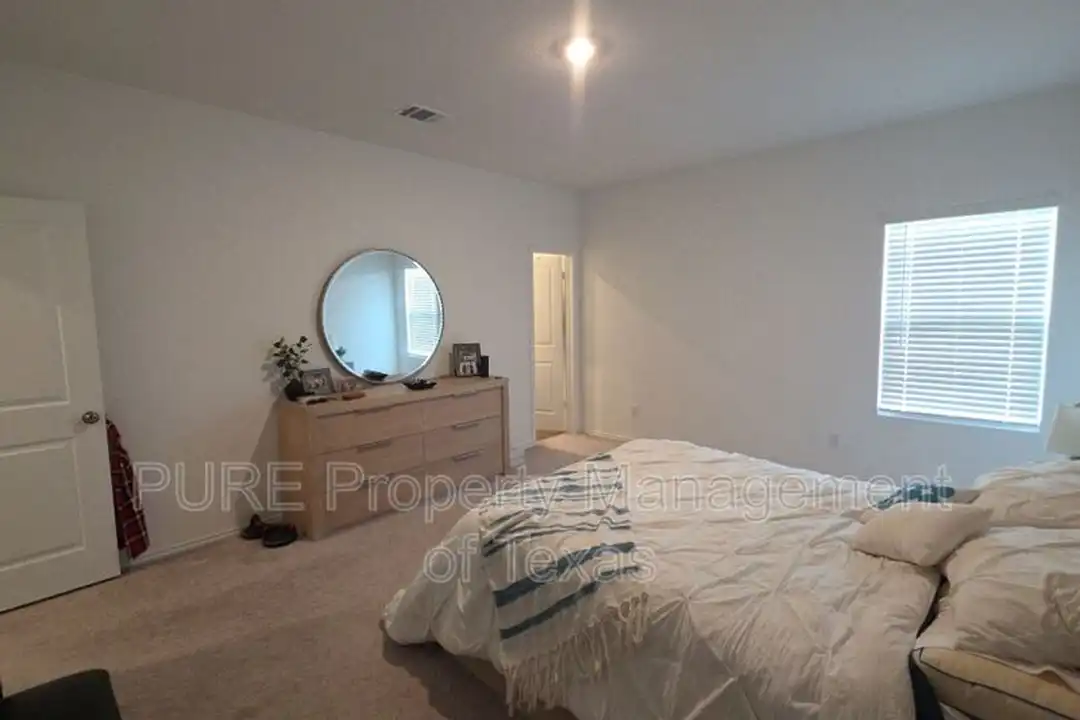 1232 Cattail Ln - More