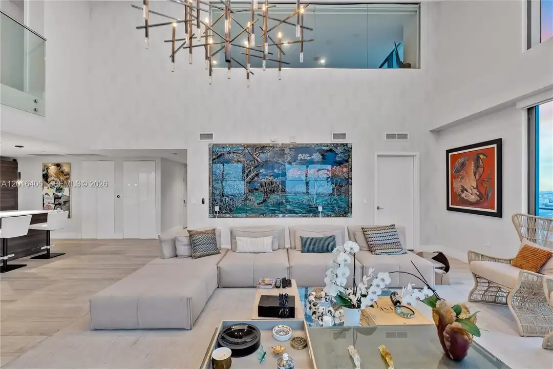 Apartment in Miami - More
