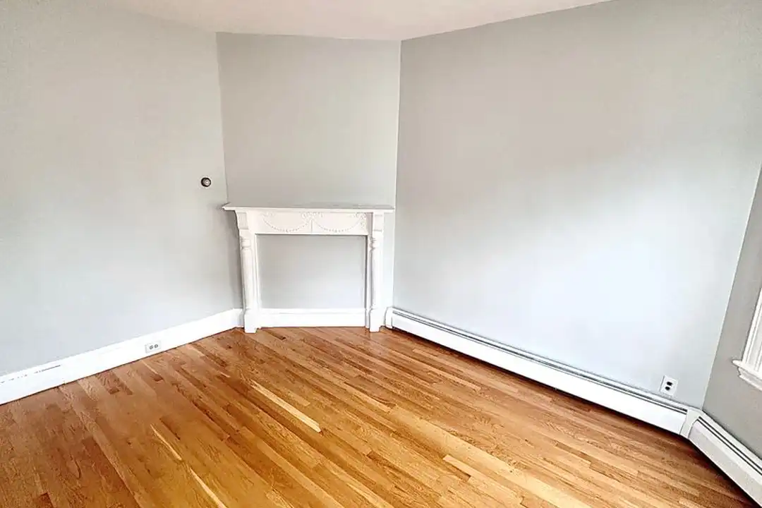 10 Buckley Ave – další