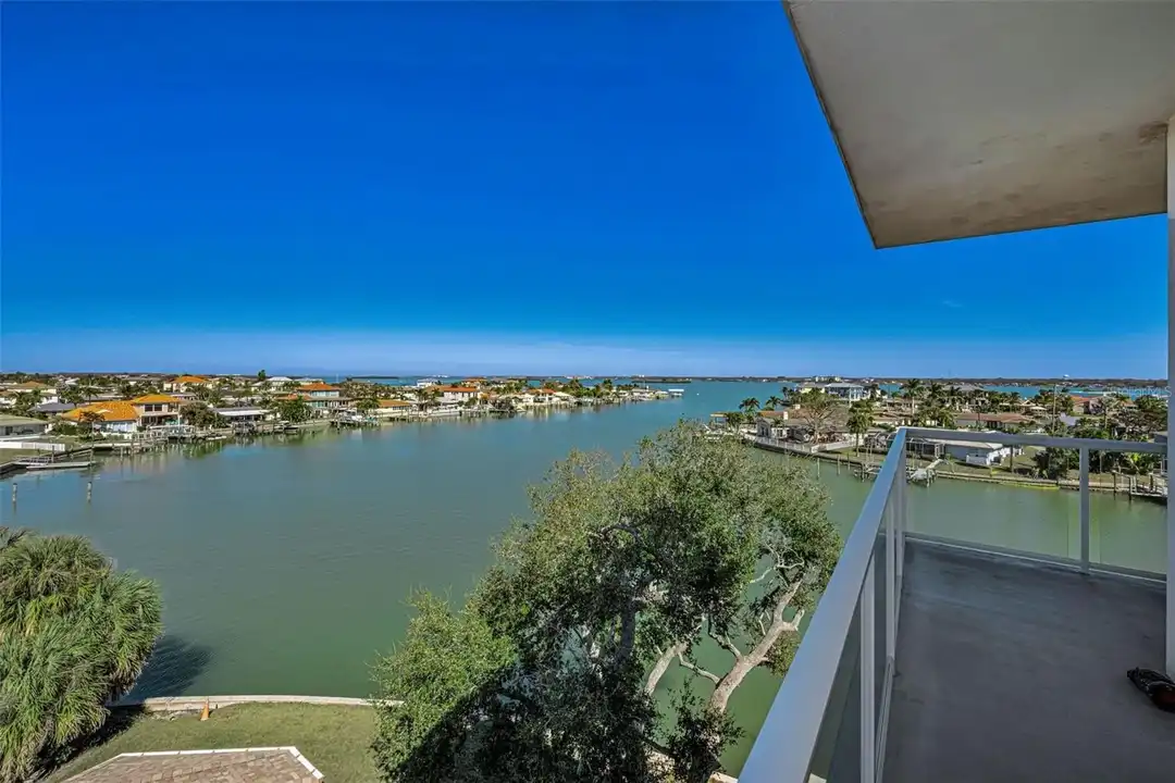 415 Island Way #509 - More