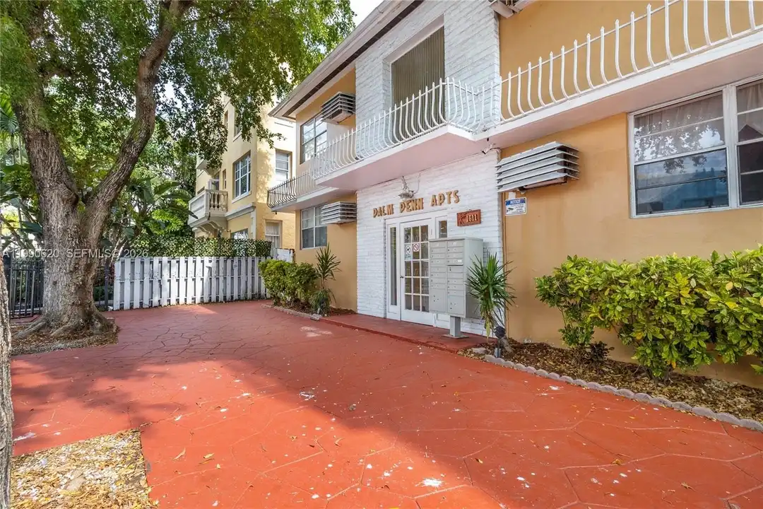 1611 Pennsylvania Ave #4 - View 3