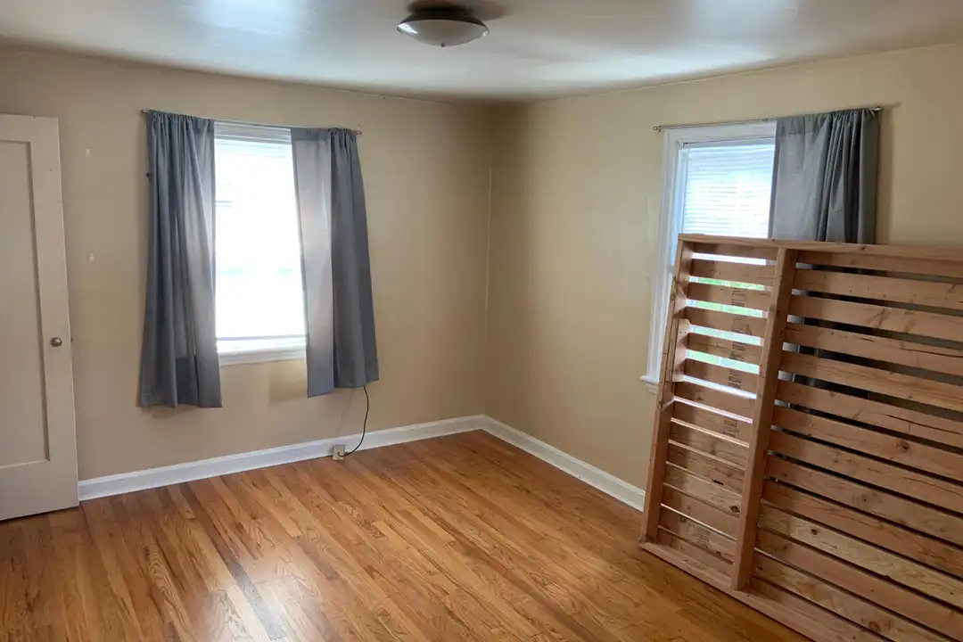 9 W Withrow St – photo 1