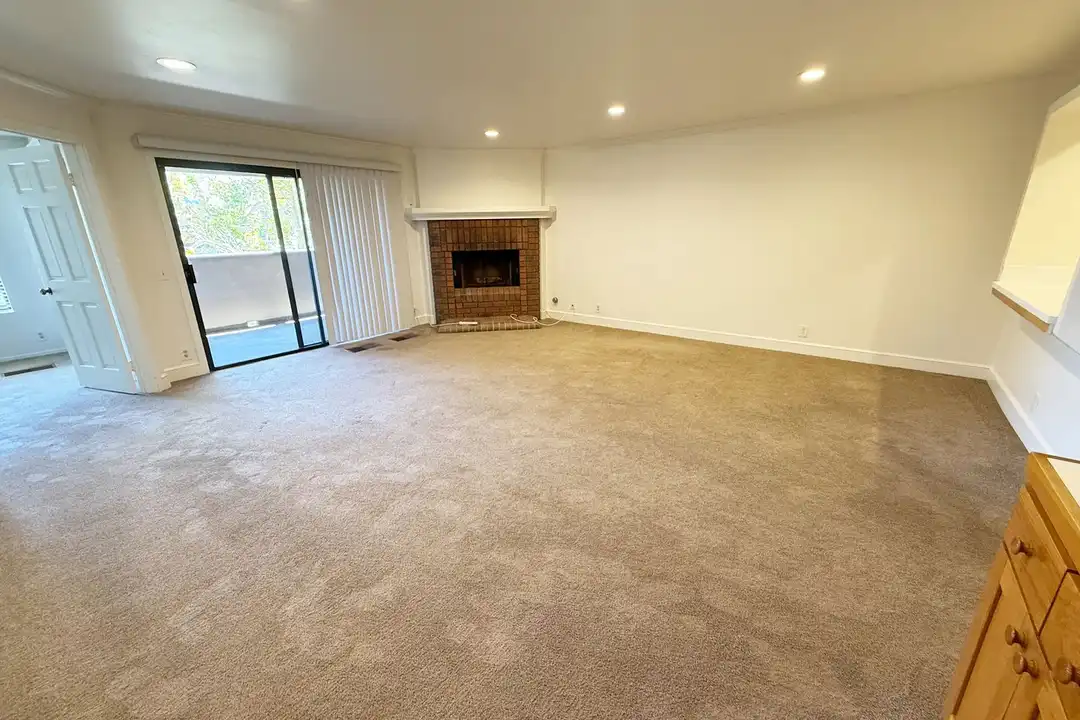 8880 Villa La Jolla Dr unit # 214 – pohled 3