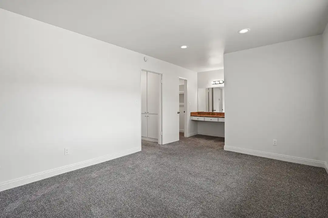 Apartment in Anaheim - View 2
