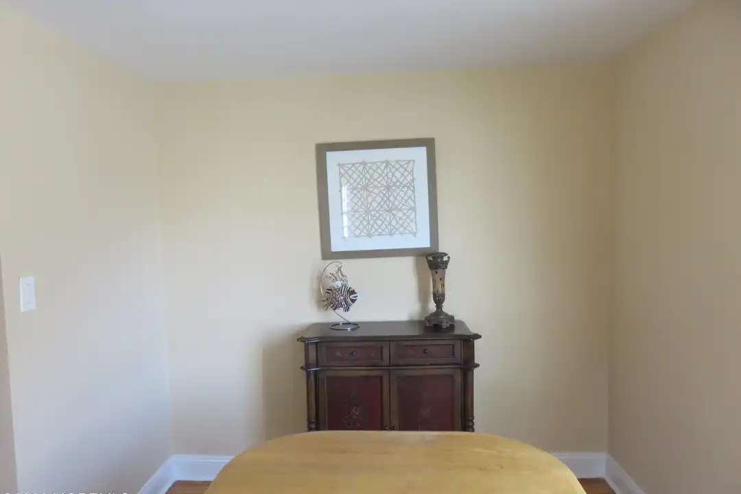 403 2nd Ave - More