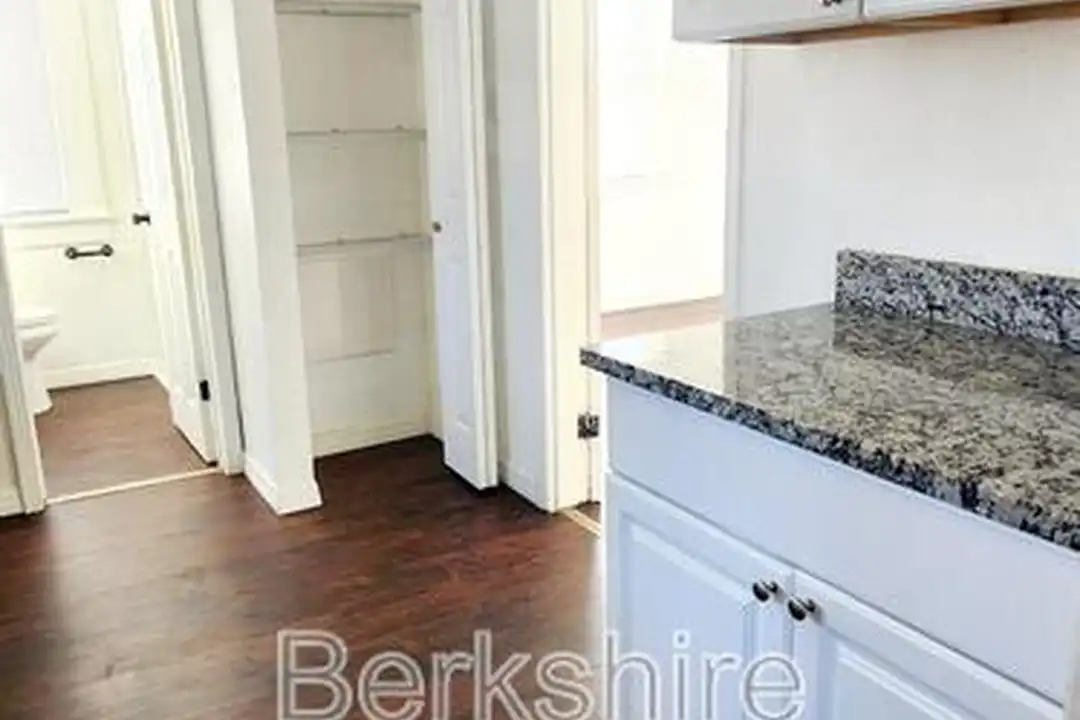 940 E Palmetto St - View 5