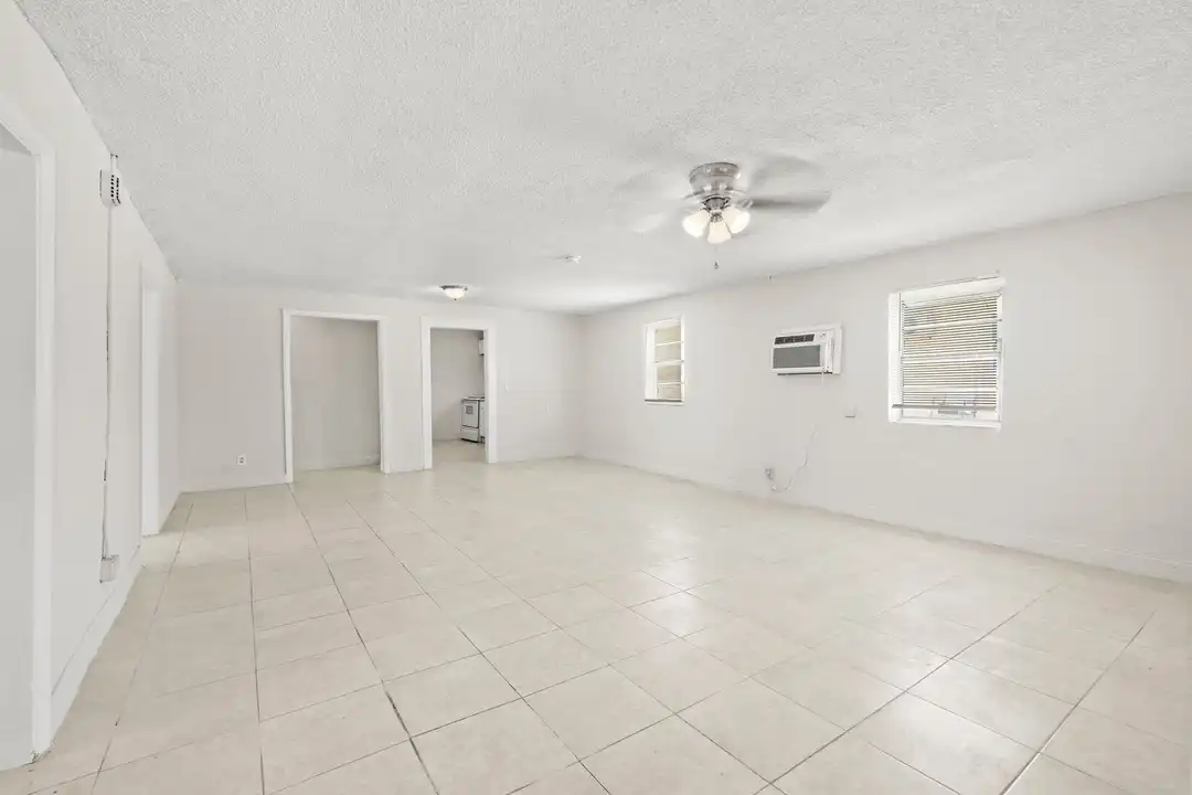 Apartment in Riviera Beach - View 5