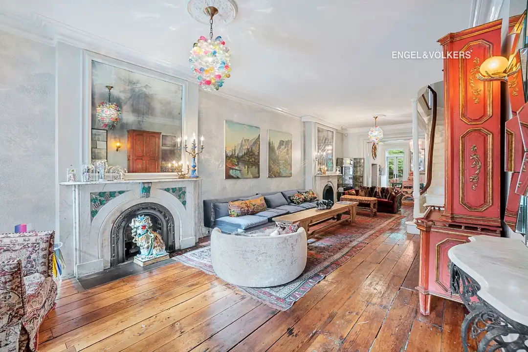 351 W 30th St – pohled 3