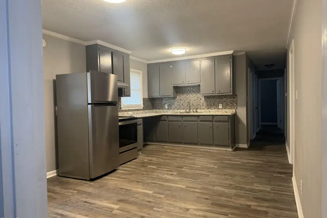 205 Lancaster Rd - More