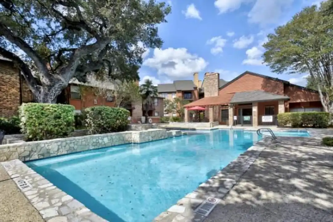 Apartment in San Antonio, Bexar - View 3