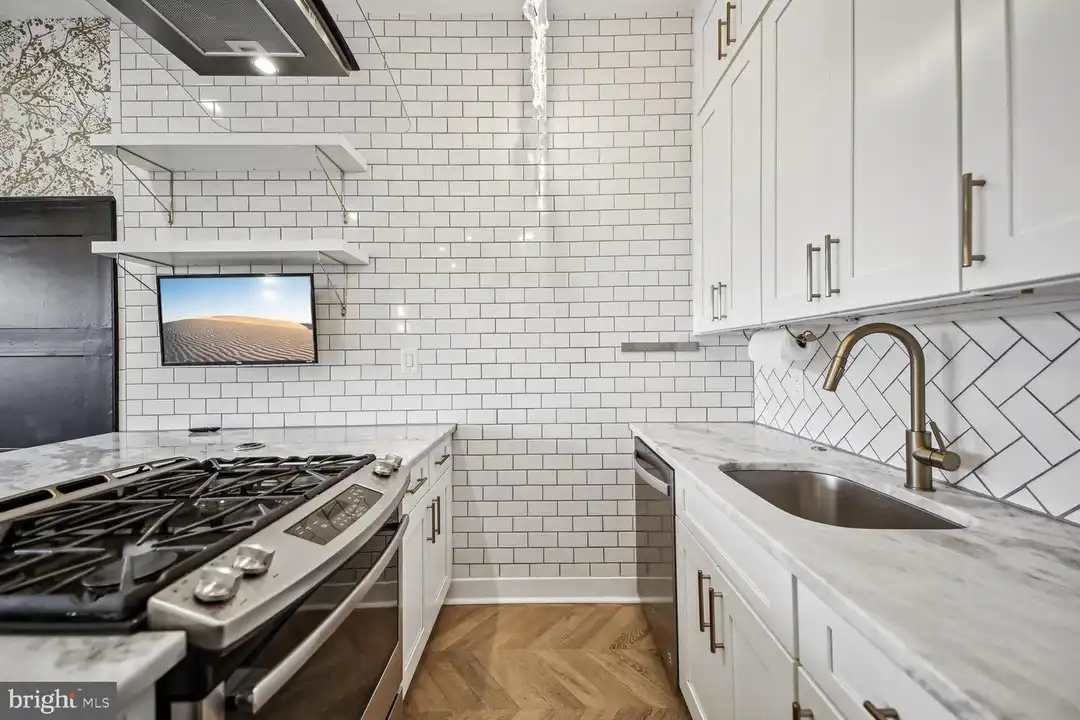 2012 D St NE unit 3 - View 5