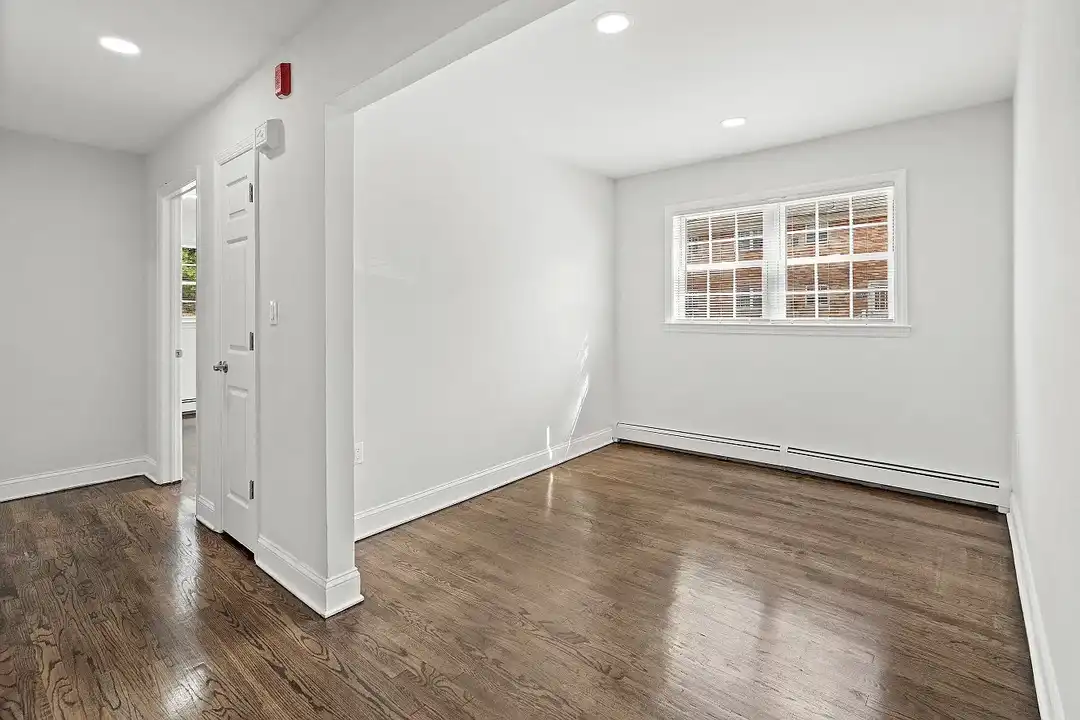 Riverview Manor Apartments – photo 1 of 17