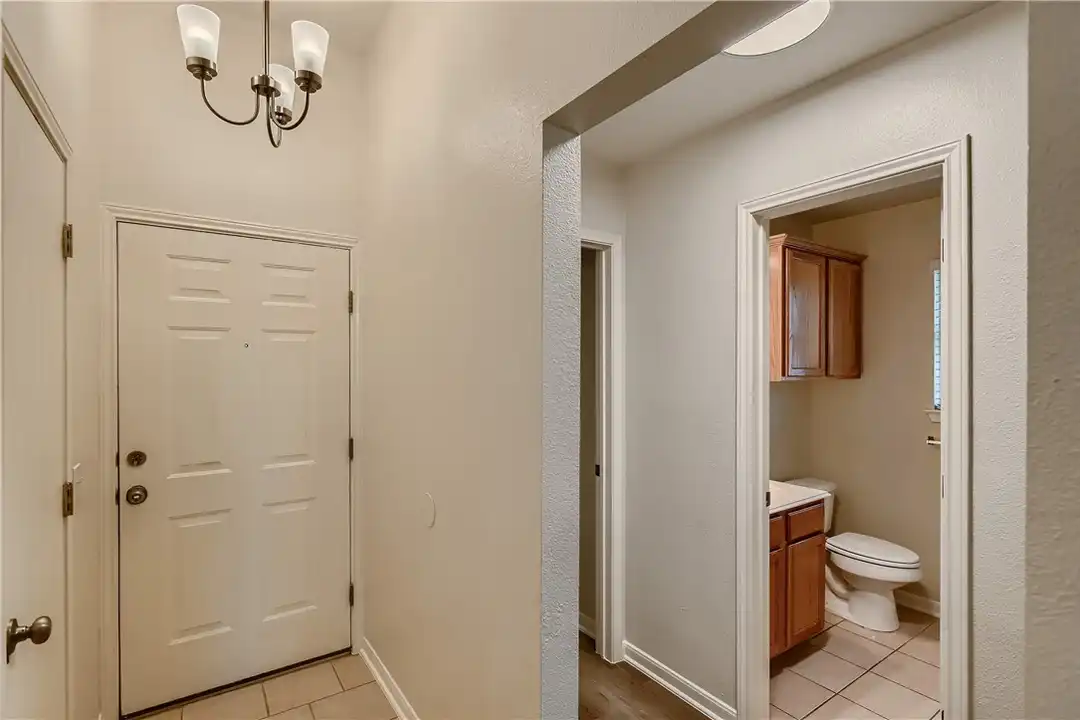 102 Osage Ct - View 5