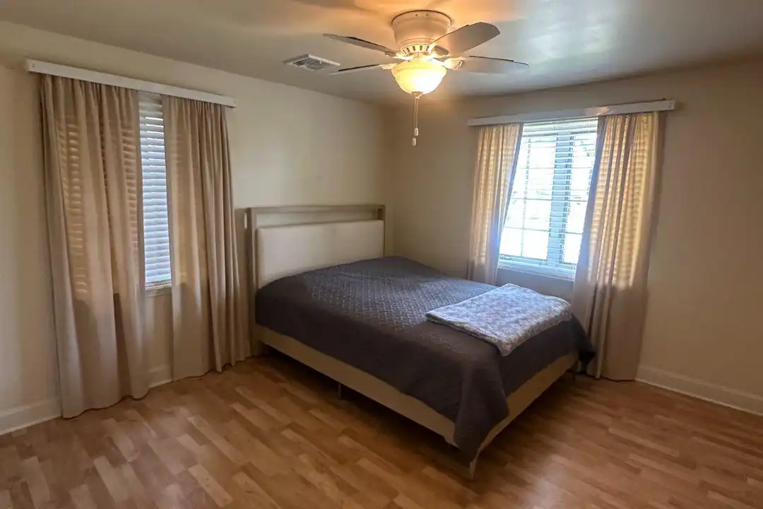 528 E Cherry St - View 6