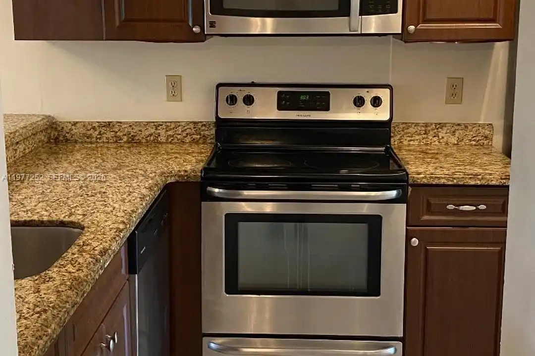 22104 Glenmoor Dr - View 5