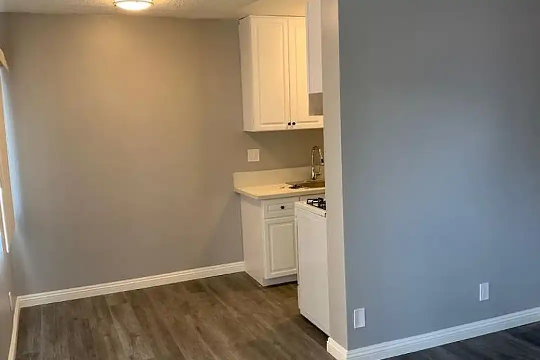 5715 N. Vista St. - View 6
